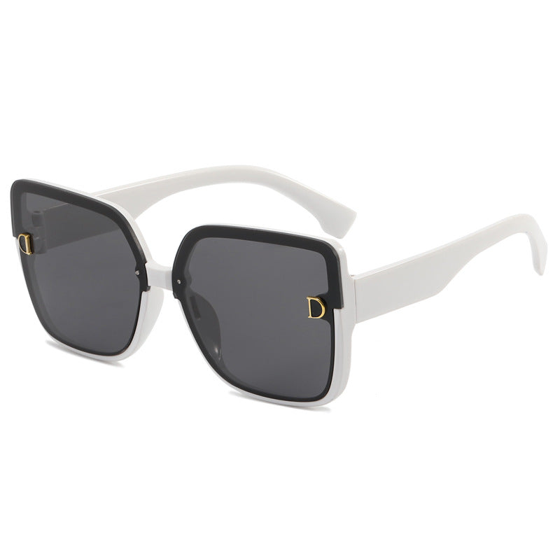 Dame modische firkantede solbriller i minimalistisk design Skanto