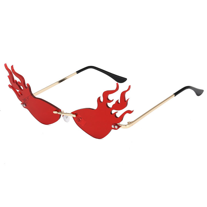 Dame moteriktig solbrille med flammeformet design Skanto