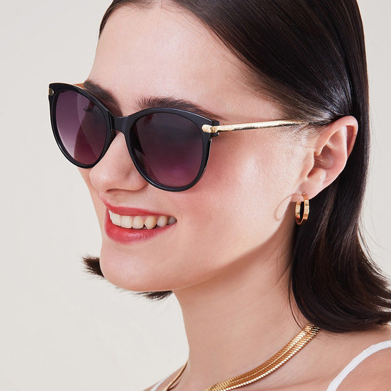 Women's sunglasses in trendy Cat-Eye design with lightweight frame and UV protection Skanto