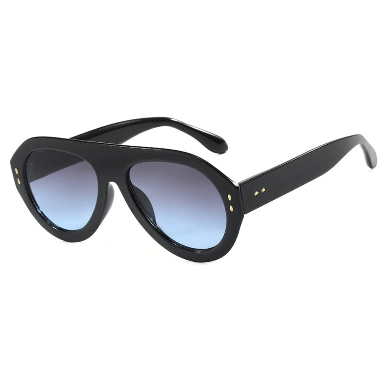 Women's fashion sunglasses with extravagant design Skanto