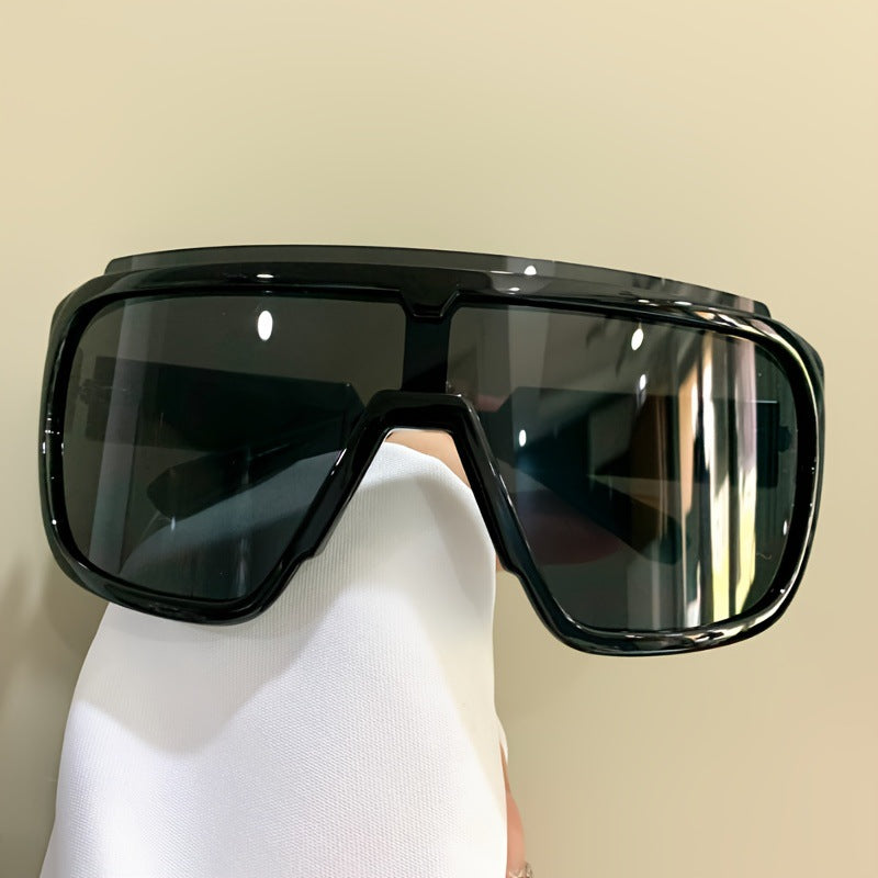 Women's sporty sunglasses with futuristic design and wide front Skanto