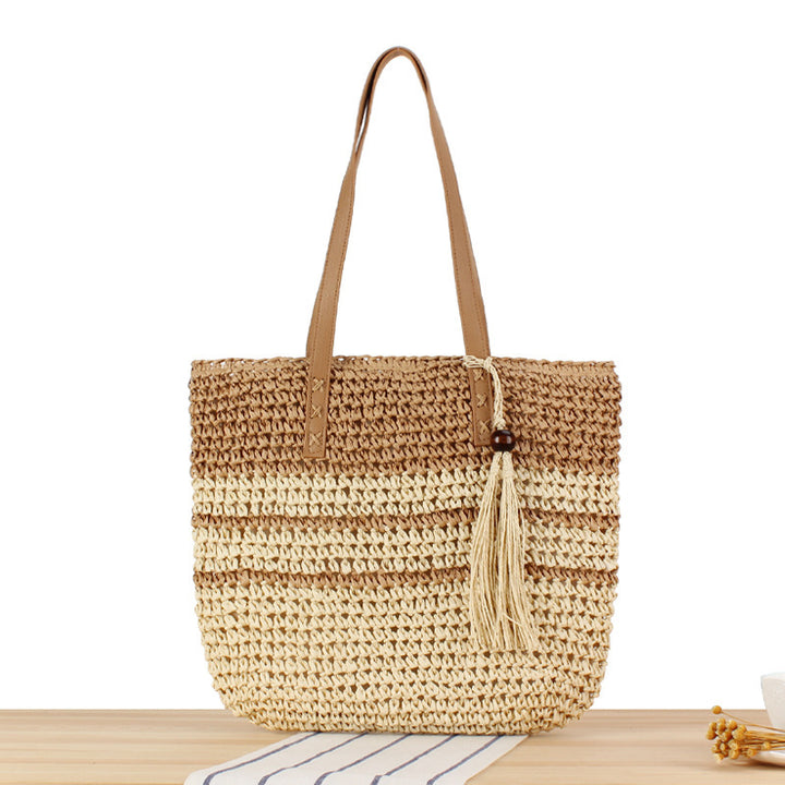 Handbag made of braided natural material with decorative tassel pendant Skanto