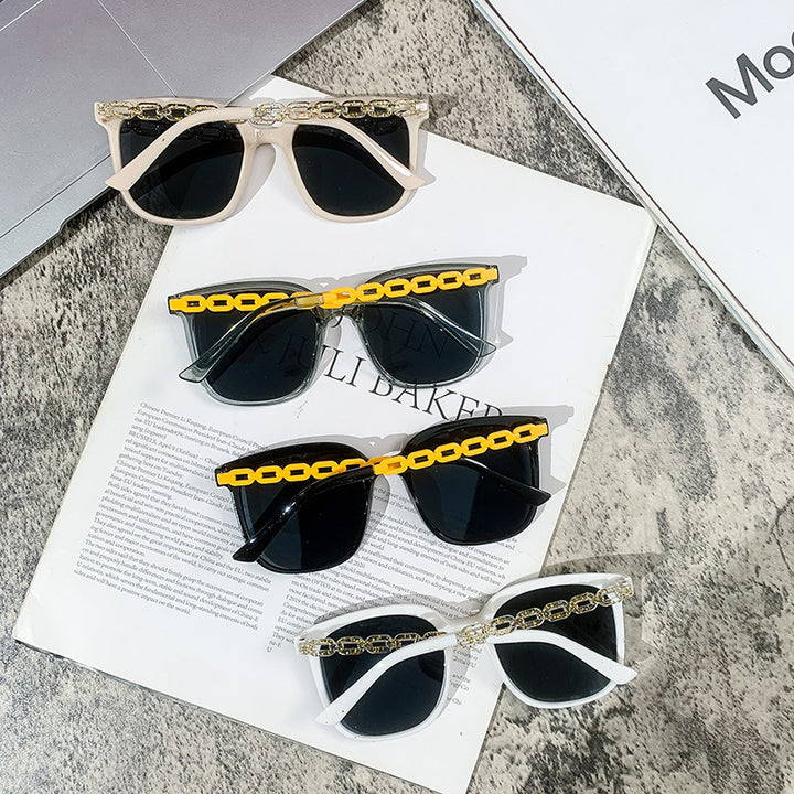 Dame ekstrastor solbrille med modig kjedeinnramming Skanto