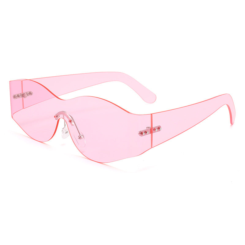 Dame modische solbriller i futuristisk look Skanto