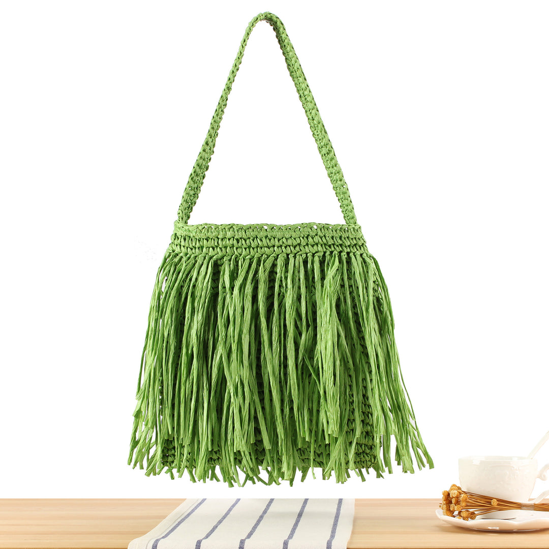 Trendy straw bag with fringed design Skanto