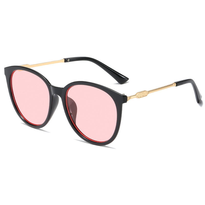 Dame Moderne Cat-Eye Solbriller med speilende glass Skanto