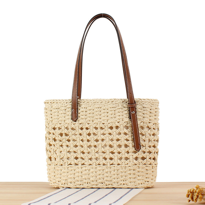 Handbag made of hand-woven straw with elegant faux leather handles Skanto