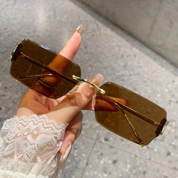 Dame oversized solbrille med høykvalitets metallramme og polariserte linser Skanto