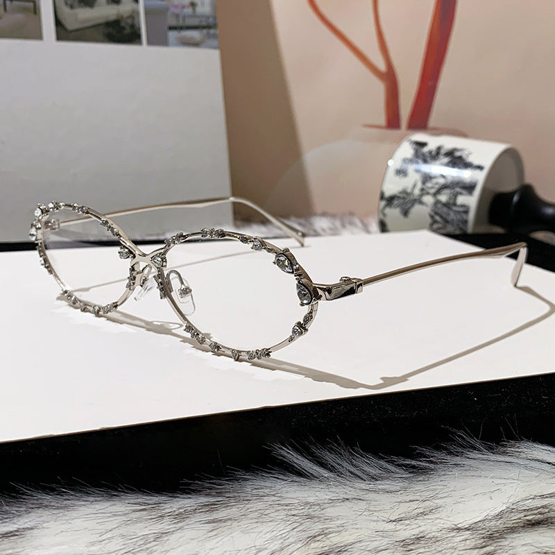 Dame ekstravagant oversized solbrille med futuristisk design Skanto
