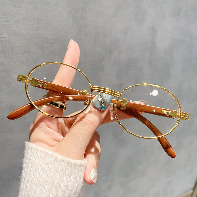 Dame moteriktig solbrille med elegant glans og komfortable stenger Skanto