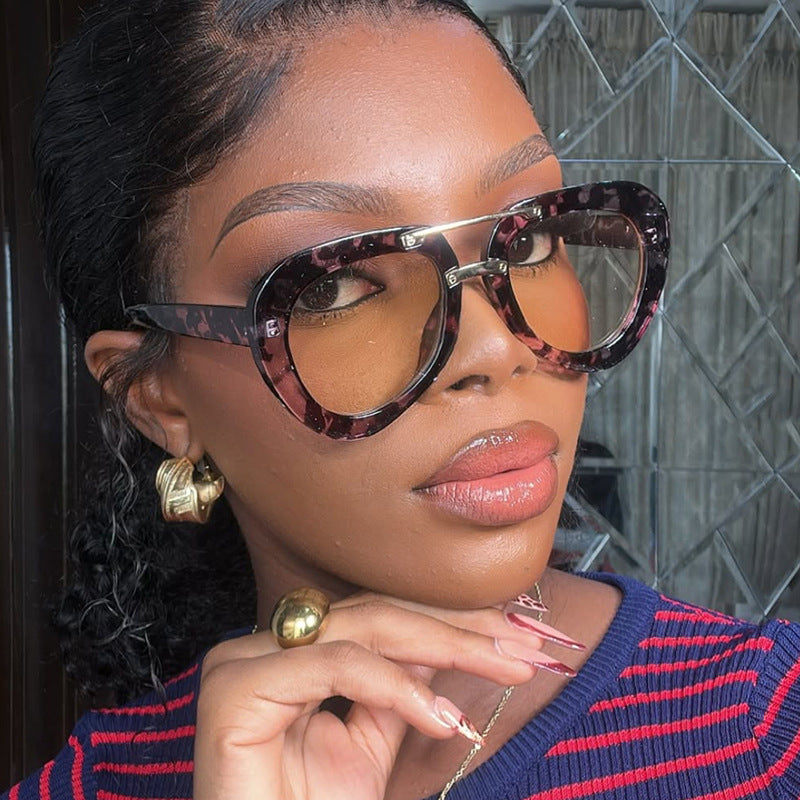 Women's extravagant sunglasses in modern heart design Skanto