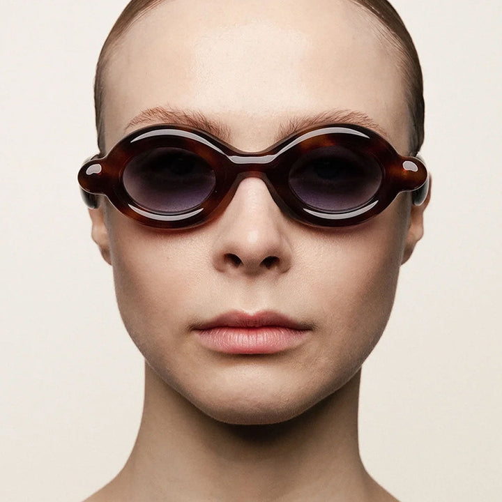 Dame solbrille i trendy retro-design med ovale glass Skanto