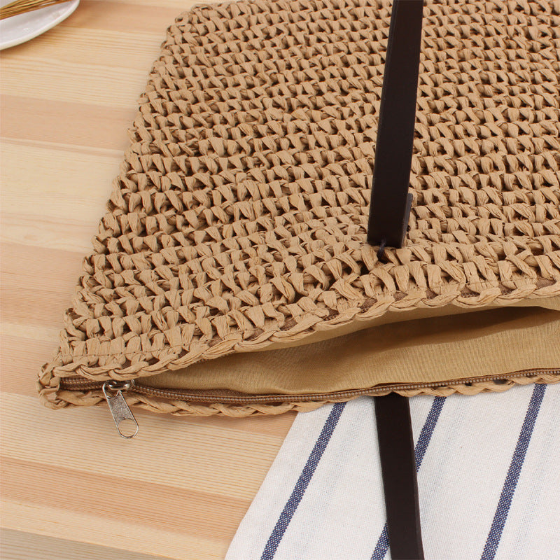 Handbag made of hand-woven natural material with sturdy handles Skanto