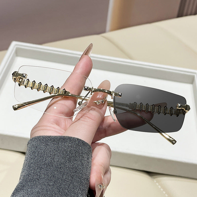 Dame elegant og moteriktig brille Skanto