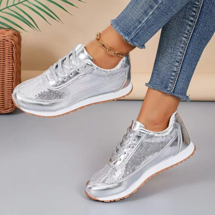 Dames fashionable sneakers med skimrende overmateriale og skli-resistent såle Skanto