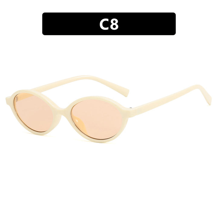 Dame moteriktig solbrille med unikt ovalt design Skanto