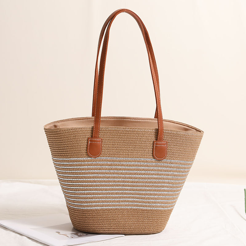 Elegant Woven Bag with Leather Accents Skanto