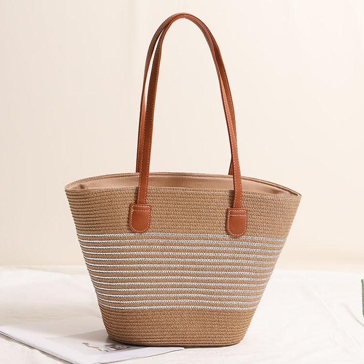 Elegant Woven Bag with Leather Accents Skanto