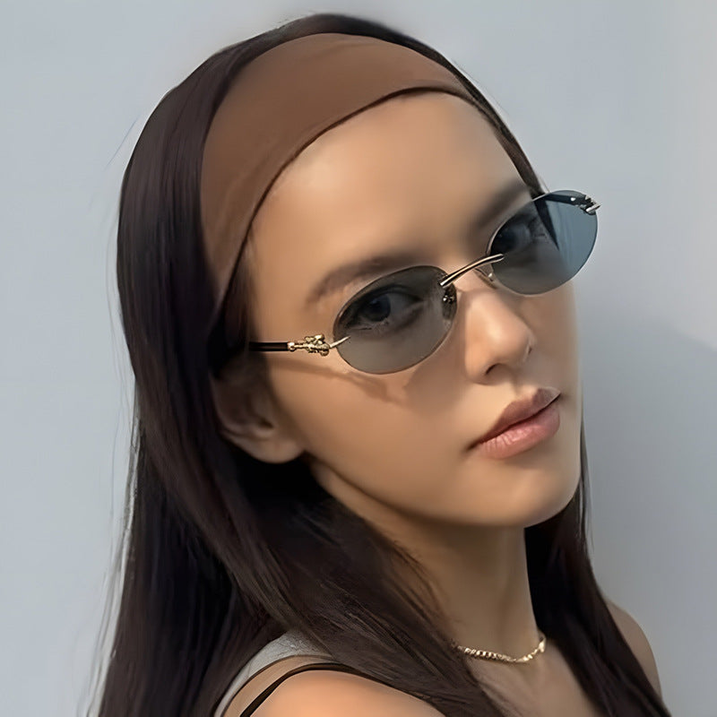 Women's oval sunglasses with luxurious metal frame and mirrored lenses Skanto