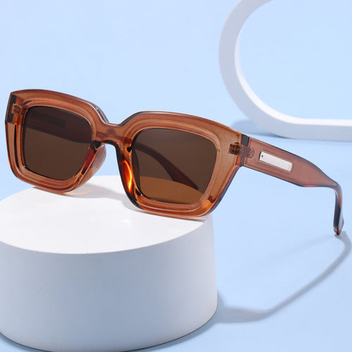 Dame modiske solbriller i elegant design Skanto