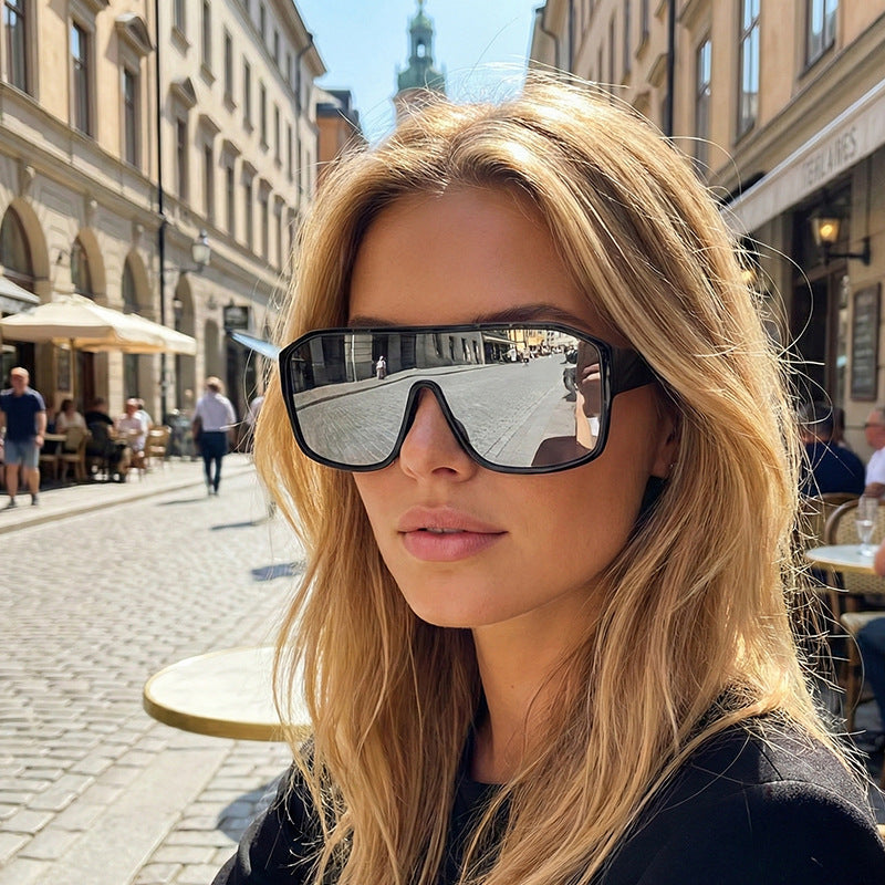 Dame Modische Oversized-solbriller i futuristisk design Skanto