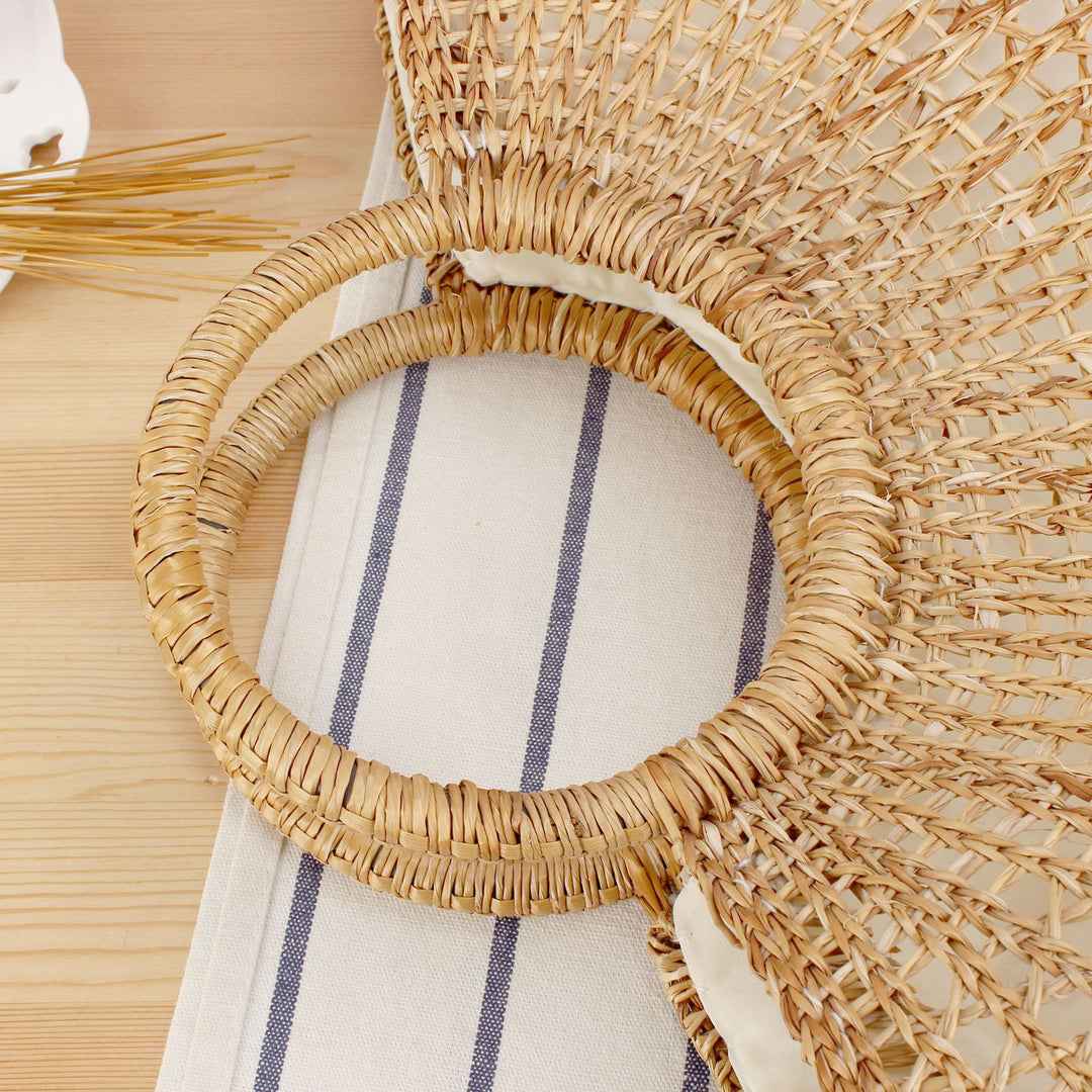 Basket bag with elegant round handle and handmade design Skanto