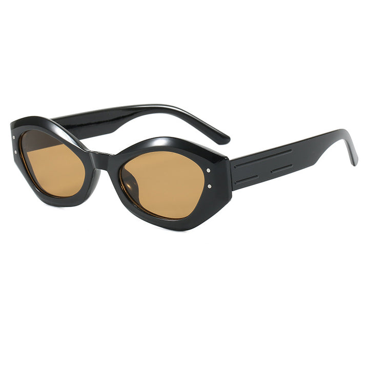 Dame Cat-Eye solbriller med moderne design og bred ramme Skanto