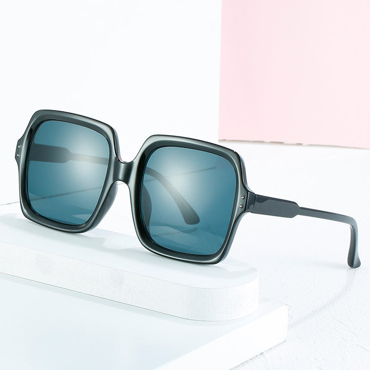 Dame kvadratisk moderne solbrille med polarisert glass Skanto