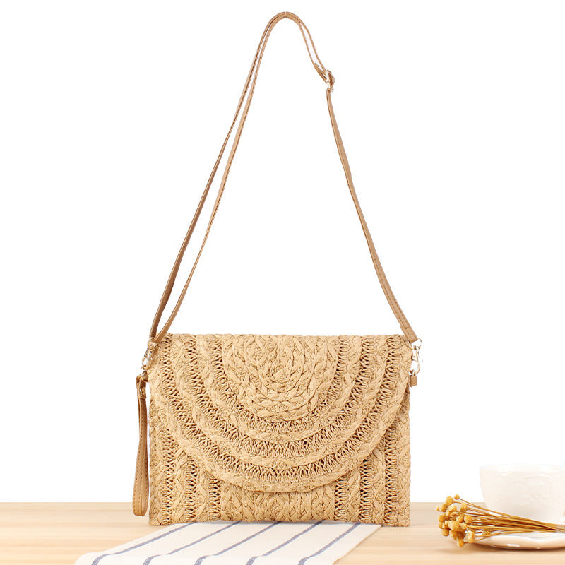 Shoulder bag made of high-quality braided natural material with an elegant wave pattern Skanto