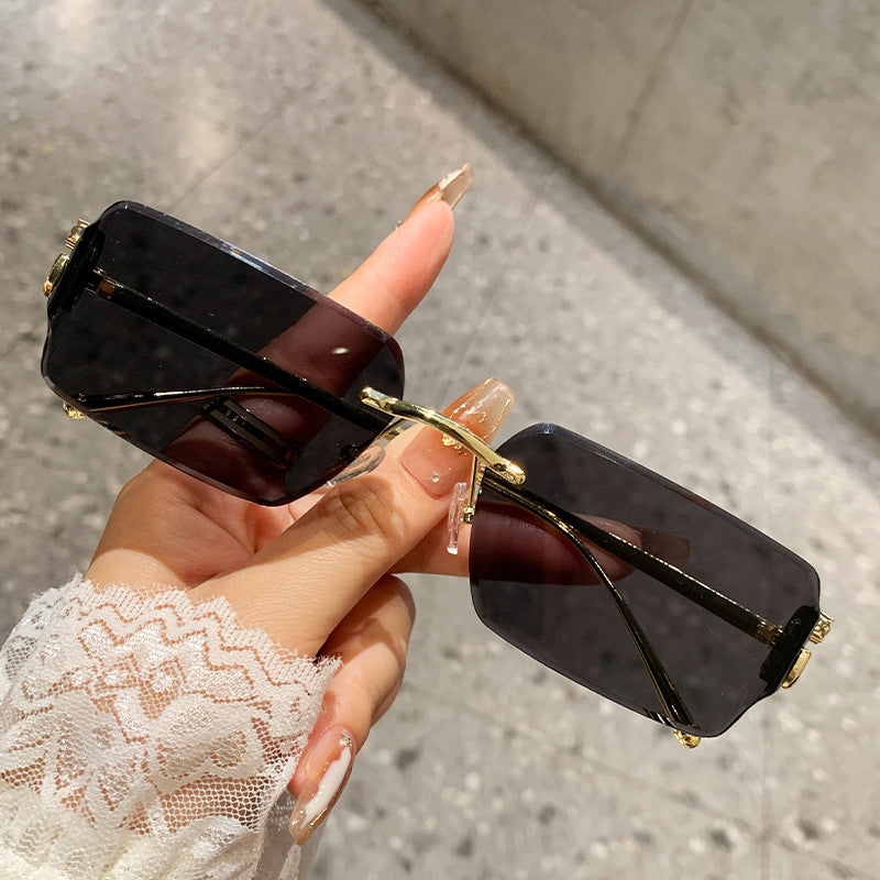 Dame elegant firkantet solbrille med stilfullt skjellmønster og UV-beskyttelse Skanto