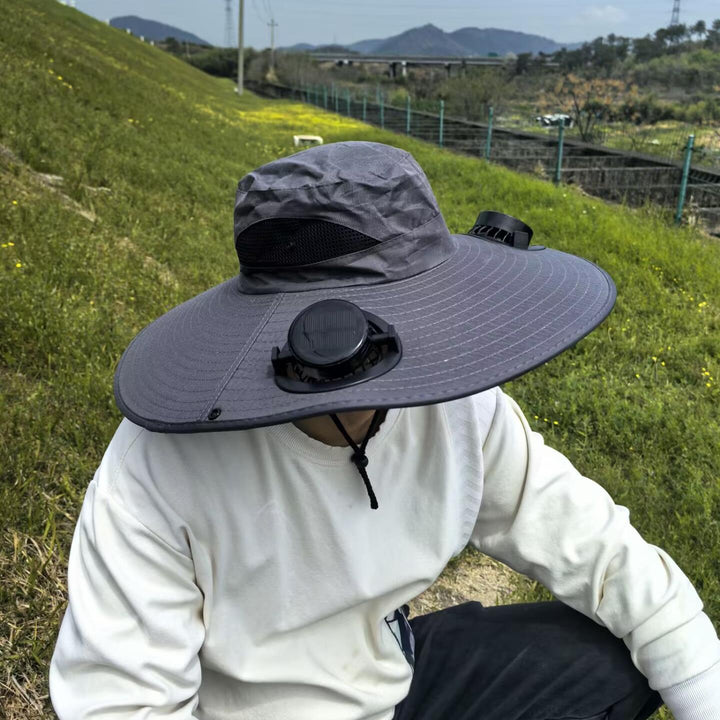 Ventilert solhatt med integrerte solfaner og bred brem Skanto