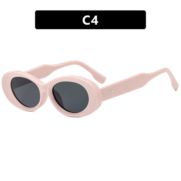 Dame moteriktig solbrille i elegant retrostil Skanto