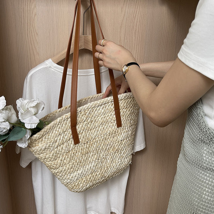 Elegant Woven Bag with Long Leather Straps Skanto