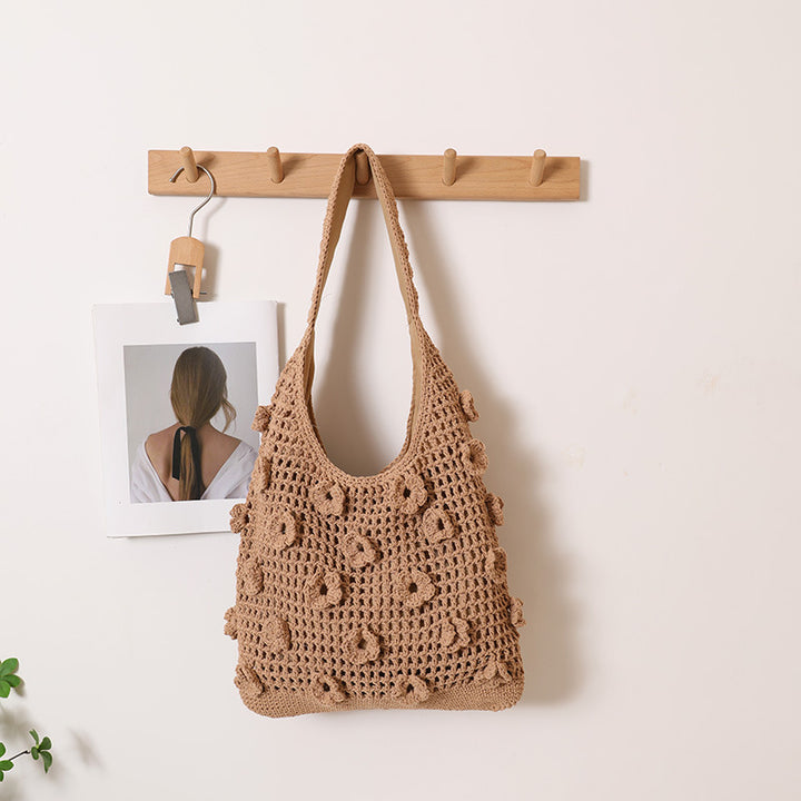 Hand-knotted shoulder bag with floral structural elements Skanto