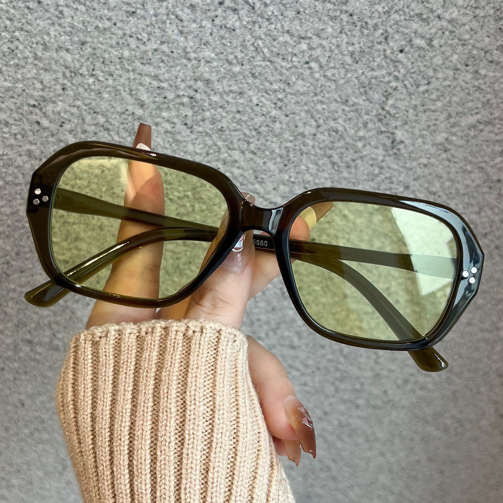 Dame moteriktig oversized solbrille i elegant design Skanto
