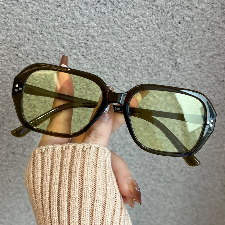 Dame moteriktig oversized solbrille i elegant design Skanto