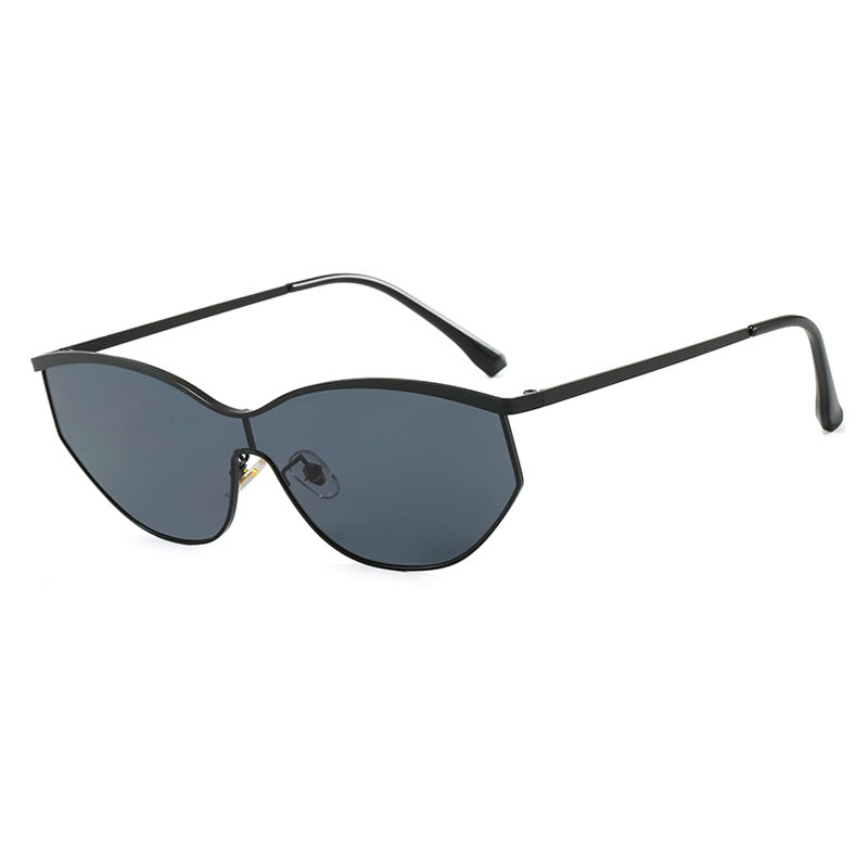 Dame Cat-Eye solbrille i moderne design med beskyttende UV-filter Skanto