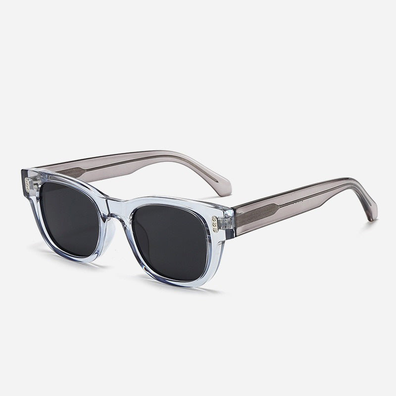 Dame moteriktig solbrille i kvadratisk design Skanto