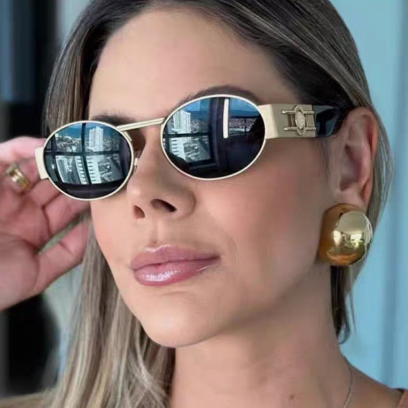 Women's round sunglasses with modern metal frame and UV protection Skanto