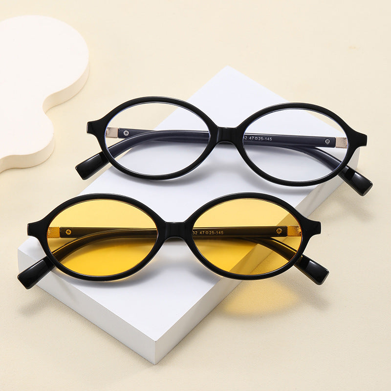 Dame elegante moteriktig lesebrille med uvanlig design Skanto
