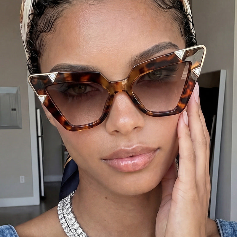 Women's Cat-Eye Sunglasses with Luxurious Motif and Protective UV Filter Skanto