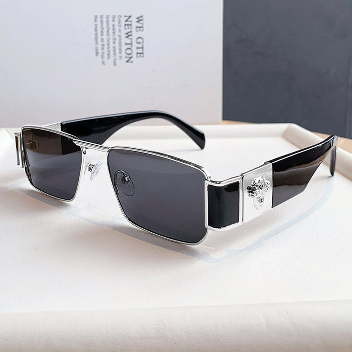 Dame Designer-solbrille med luksuriøs inn ramme og trendy snitt Skanto