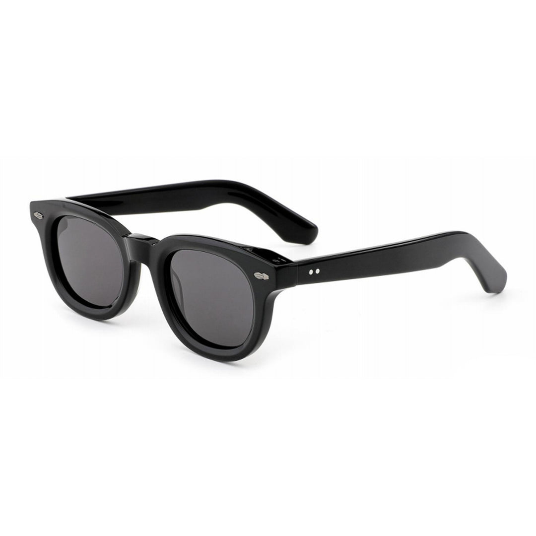 Dame solbrille i stilfull og moderne design med høykvalitets linser Skanto