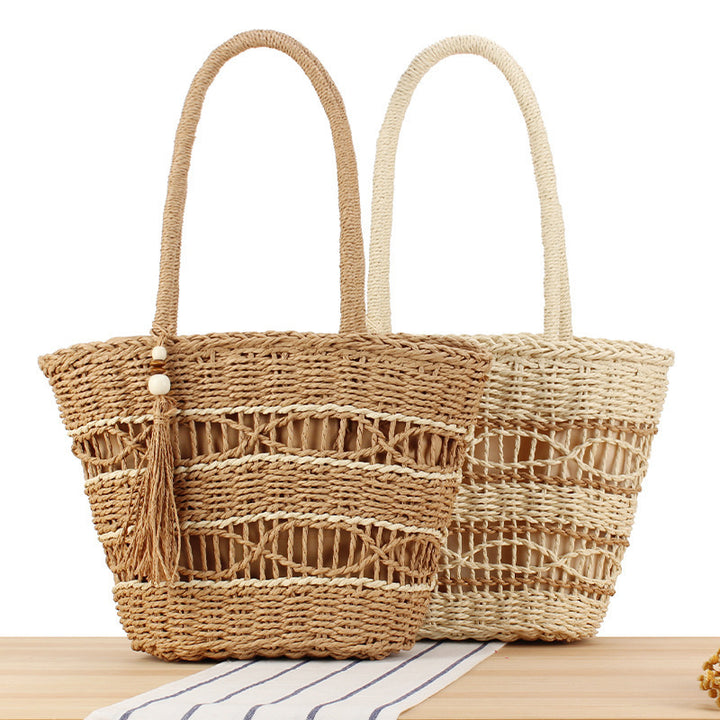 Hand-woven shopping basket in natural wicker with elegant fringe decoration Skanto