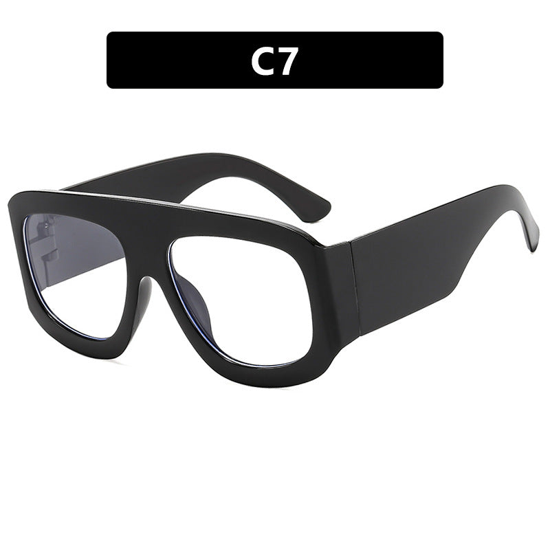 Women's fashionable oversized sunglasses with striking design Skanto
