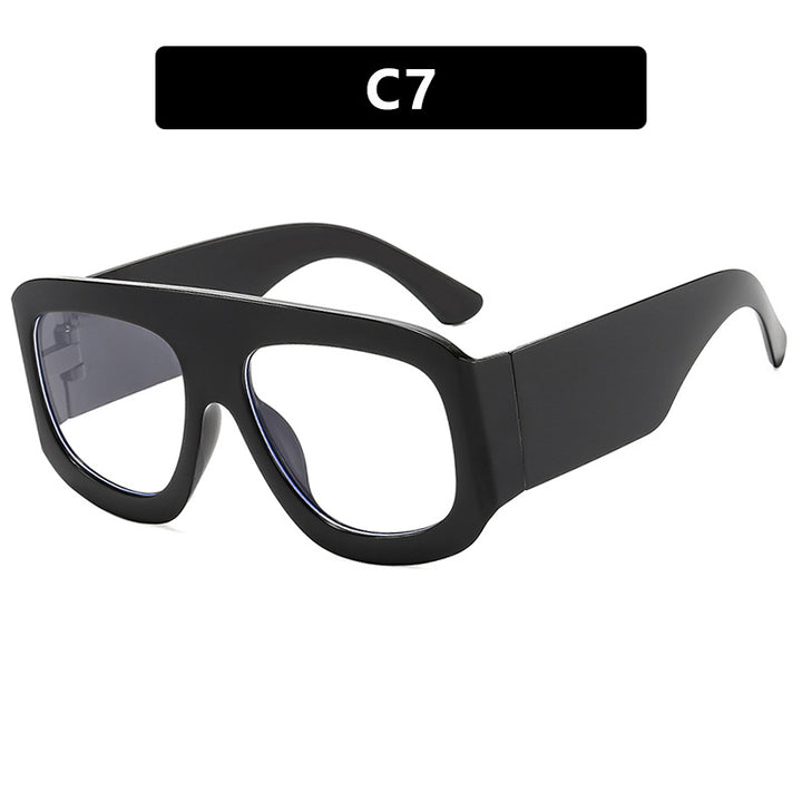 Women's fashionable oversized sunglasses with striking design Skanto