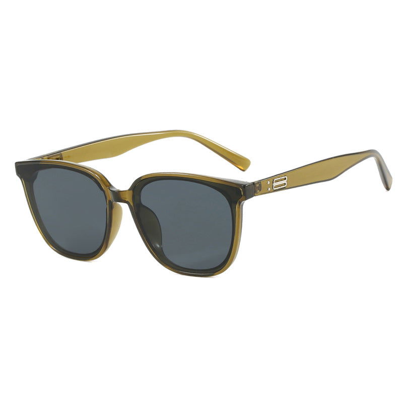Women's sunglasses in modern chic style Skanto
