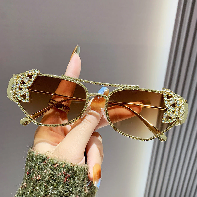 Dame luksus solbrille med elegant sommerfugl-detalj Skanto