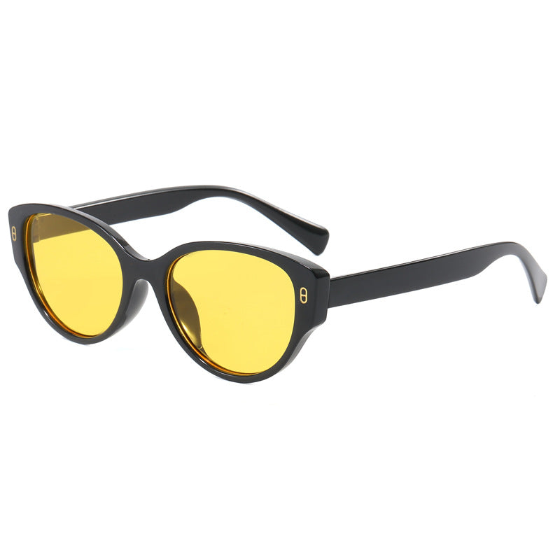 Dame Cat-Eye Solbrille med moderne plastikkramme Skanto
