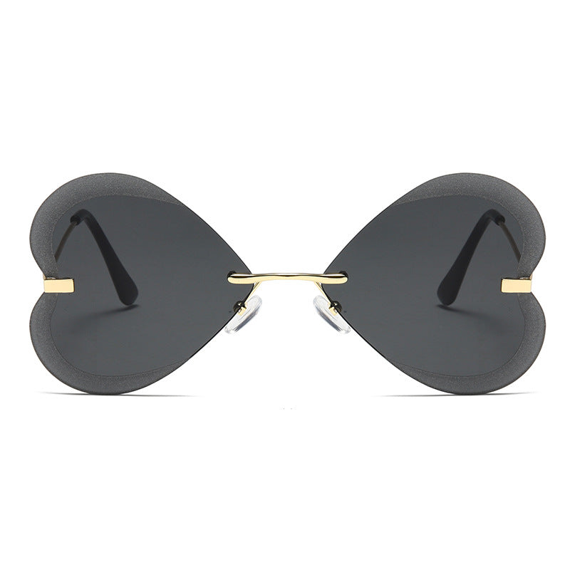 Kvinnelige hjerteformede solbriller i trendy design Skanto